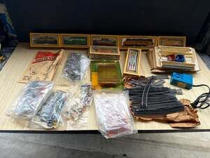 Life-Like HO Scale Model Train Set Lot with Chessie System Locomotive,